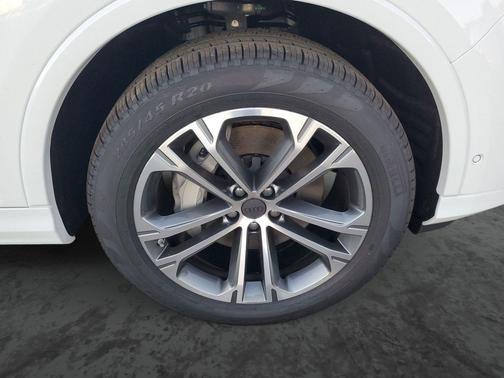 2026 Audi Q7 45 Premium Plus