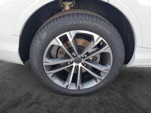 2026 Audi Q7 45 Premium Plus