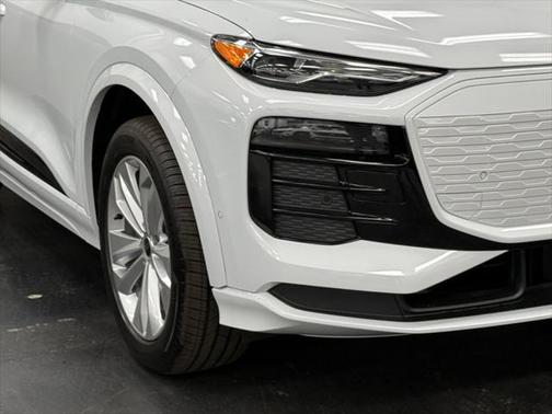 2025 Audi Q6 e-tron Premium