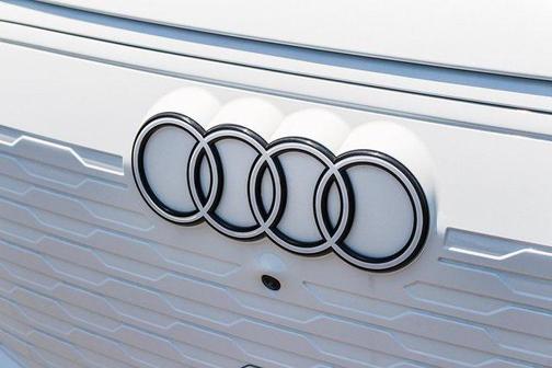 2025 Audi Q6 e-tron Premium