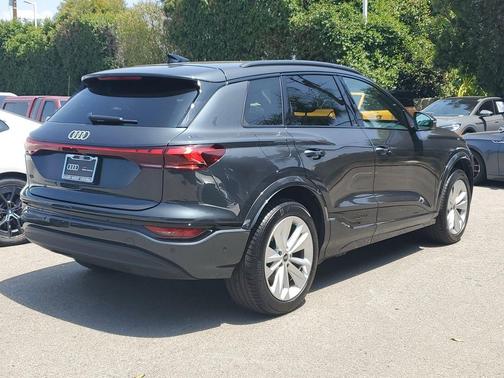 Manhattan Gray Metallic 2025 Audi Q6 e-tron Premium