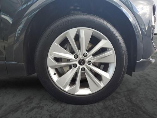 Manhattan Gray Metallic 2025 Audi Q6 e-tron Premium