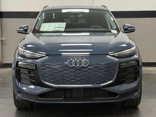 2025 Audi Q6 e-tron Premium Plus quattro