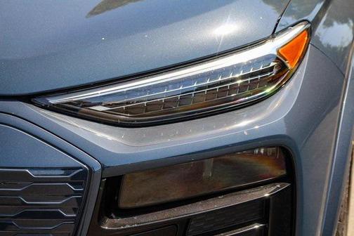 2025 Audi Q6 e-tron Premium Plus quattro