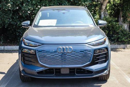 2025 Audi Q6 e-tron Premium Plus quattro