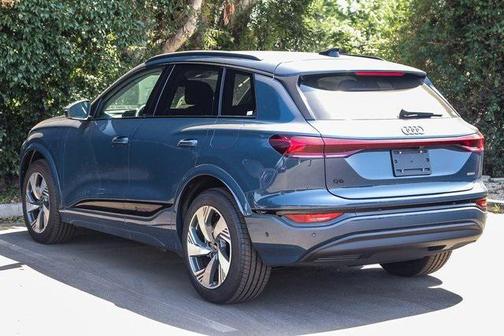 2025 Audi Q6 e-tron Premium Plus quattro