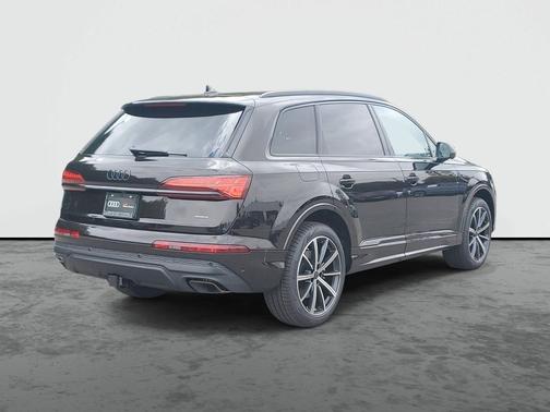 Tamarind Brown Metallic 2026 Audi Q7 45 Premium Plus