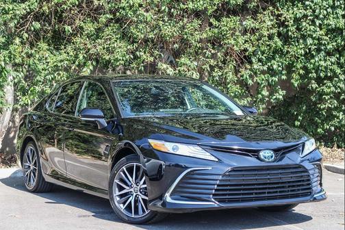 2024 Toyota Camry Hybrid XLE