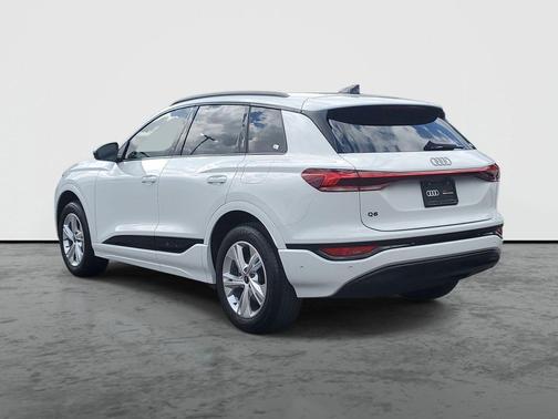 Glacier White Metallic 2025 Audi Q6 e-tron Premium