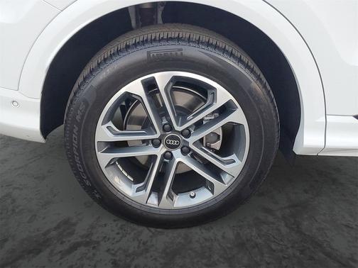 2025 Audi Q5 Premium TFSI quattro S tronic