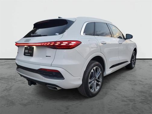 2025 Audi Q5 Premium TFSI quattro S tronic