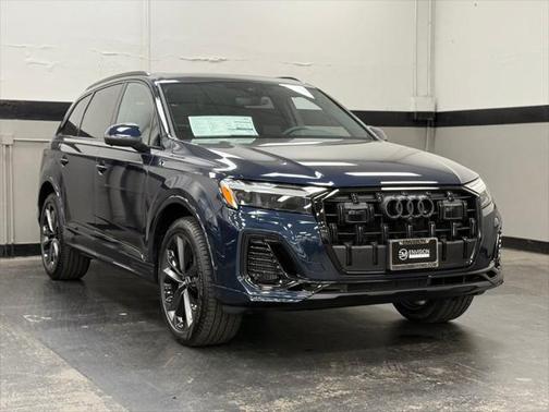 2025 Audi Q7 55 Premium Plus
