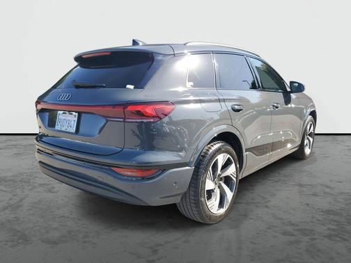 2025 Audi Q6 e-tron Premium Plus quattro