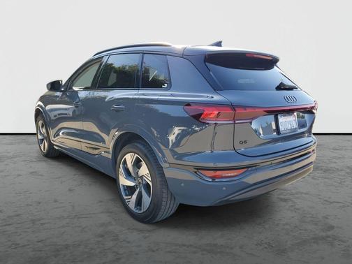 2025 Audi Q6 e-tron Premium Plus quattro