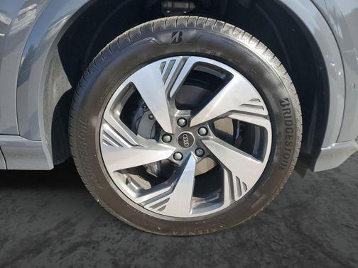 2025 Audi Q6 e-tron Premium Plus quattro