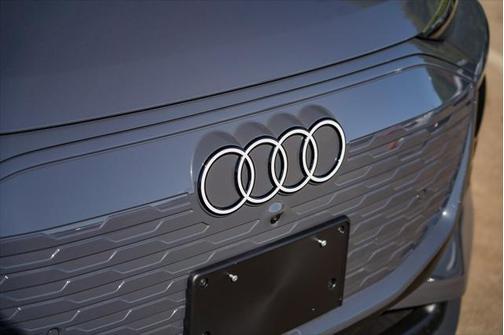 2025 Audi Q6 e-tron Prestige quattro