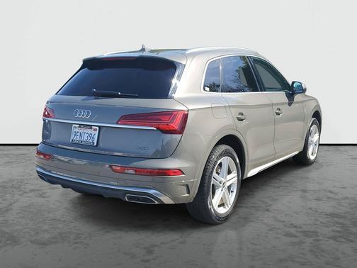Chronos Gray Metallic 2023 Audi Q5 e 55 S line Premium Plus