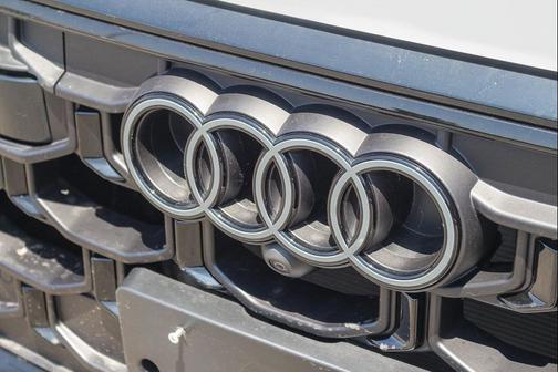 2025 Audi Q8 55 Premium Plus