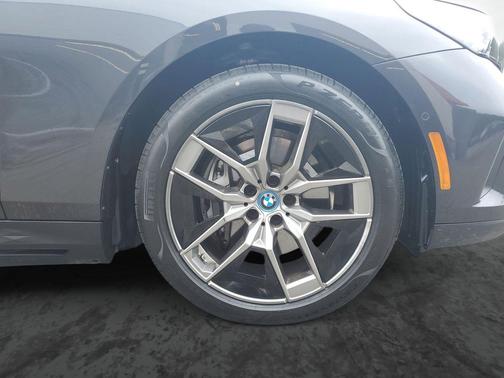 Dark Graphite Metallic 2024 BMW i5 eDrive40