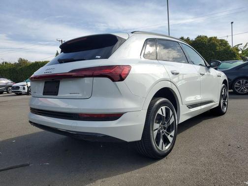 2021 Audi e-tron Premium