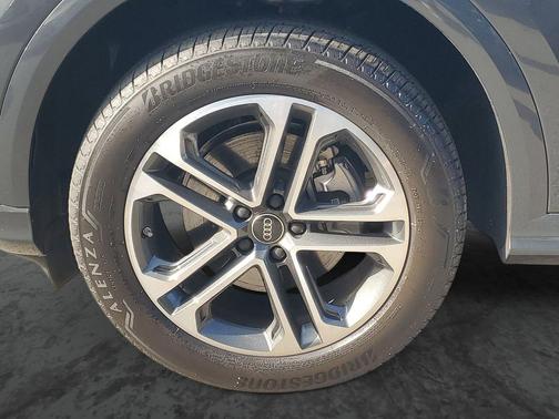 2025 Audi Q5 Premium TFSI quattro S tronic