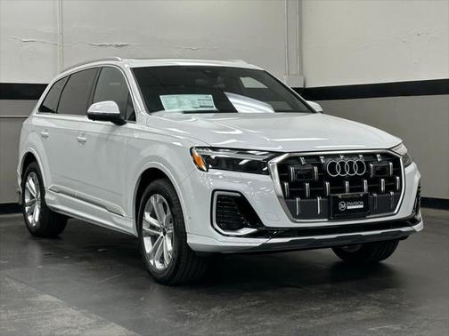 2025 Audi Q7 55 Premium Plus