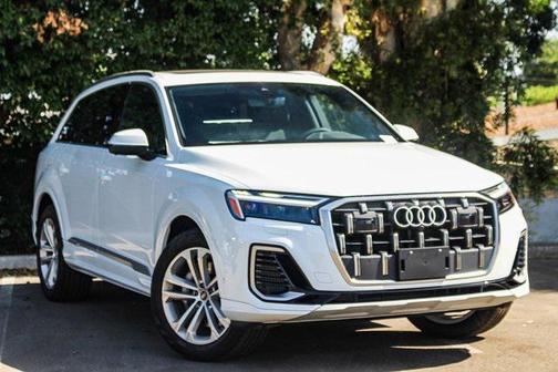 2025 Audi Q7 55 Premium Plus