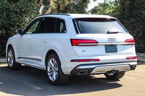 2025 Audi Q7 55 Premium Plus