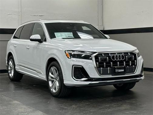2025 Audi Q7 55 Premium Plus