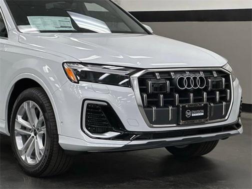 2025 Audi Q7 55 Premium Plus