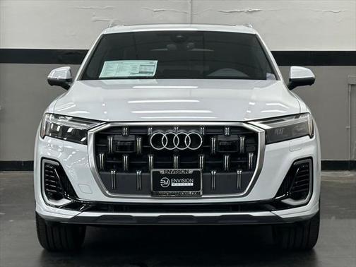 2025 Audi Q7 55 Premium Plus