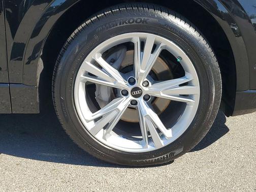 2023 Audi Q8 55 Premium Plus