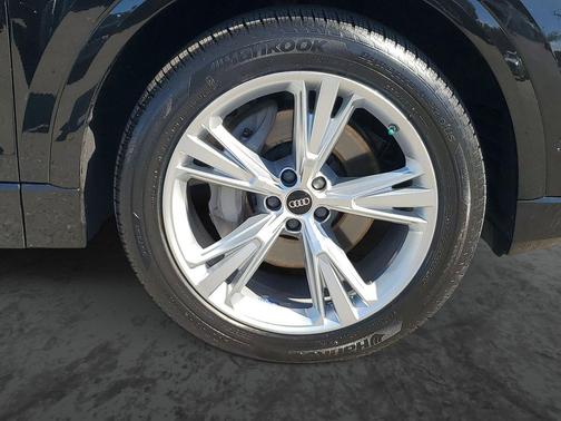 2023 Audi Q8 55 Premium Plus