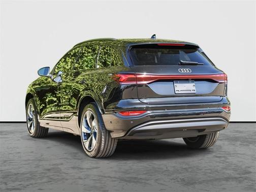 2025 Audi Q6 e-tron Premium Plus quattro