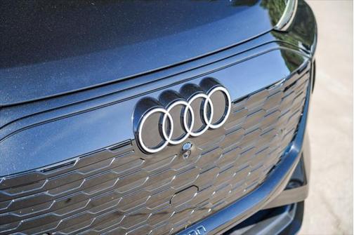 2025 Audi Q6 e-tron Premium Plus quattro
