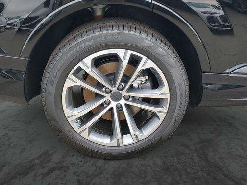 2026 Audi Q7 45 Premium Plus