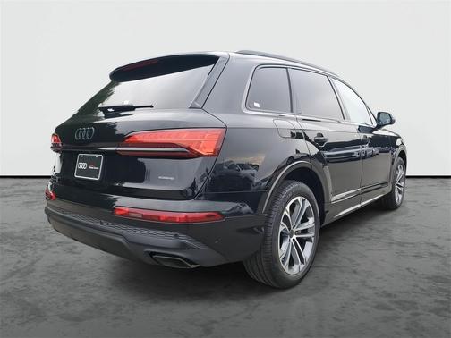 2026 Audi Q7 45 Premium Plus