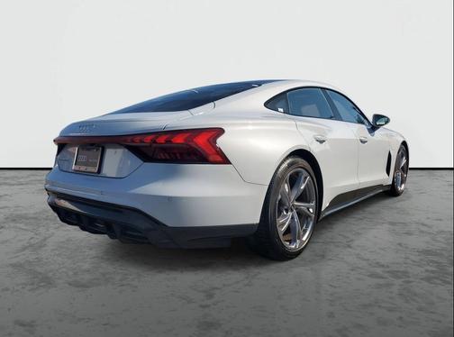 2024 Audi e-tron GT Premium Plus quattro