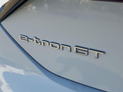 2024 Audi e-tron GT Premium Plus quattro