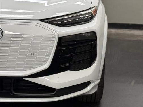 2025 Audi Q6 e-tron Premium Plus quattro