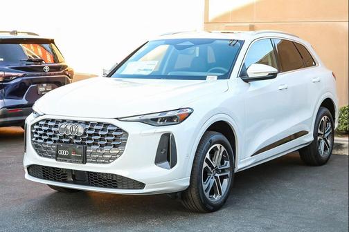 2025 Audi Q5 Premium TFSI quattro S tronic