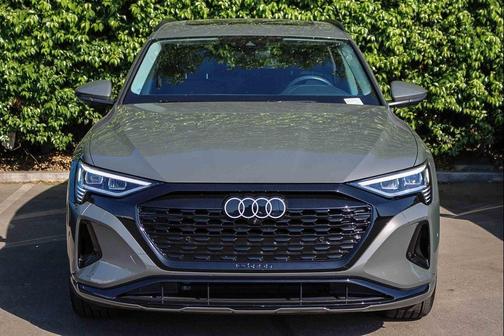 2024 Audi Q8 e-tron Premium Plus