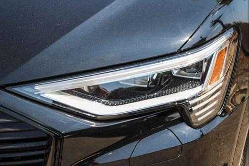 2022 Audi e-tron Premium