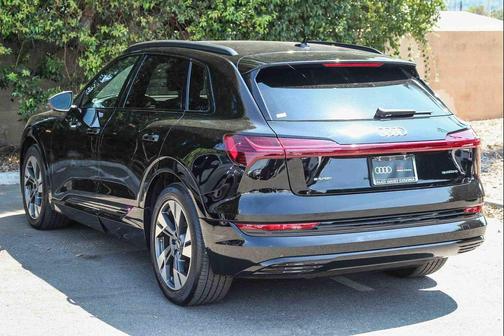 2022 Audi e-tron Premium