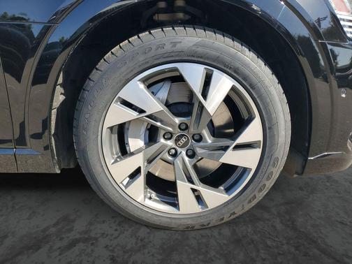 2023 Audi e-tron Sportback S line Premium