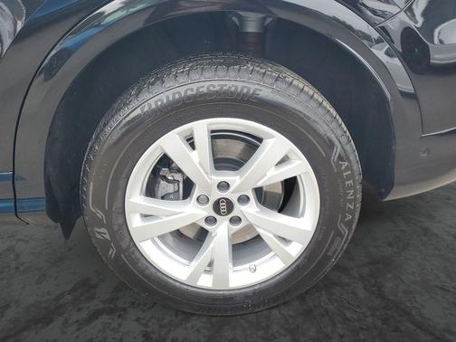 2025 Audi Q5 Premium TFSI quattro S tronic