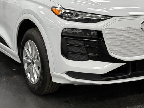 2025 Audi Q6 e-tron Premium