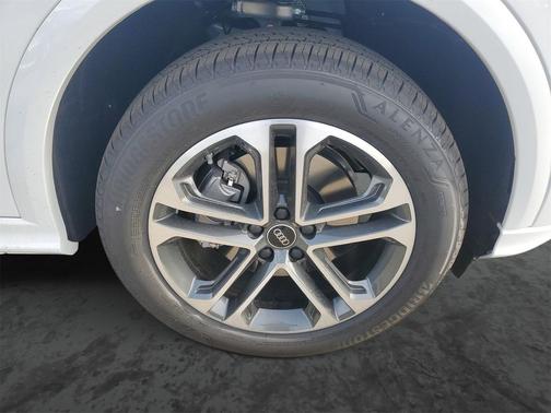 2025 Audi Q5 Premium TFSI quattro S tronic