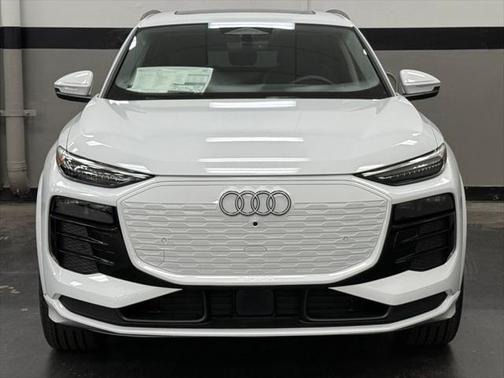 2025 Audi Q6 e-tron Premium Plus quattro