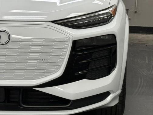 2025 Audi Q6 e-tron Premium Plus quattro